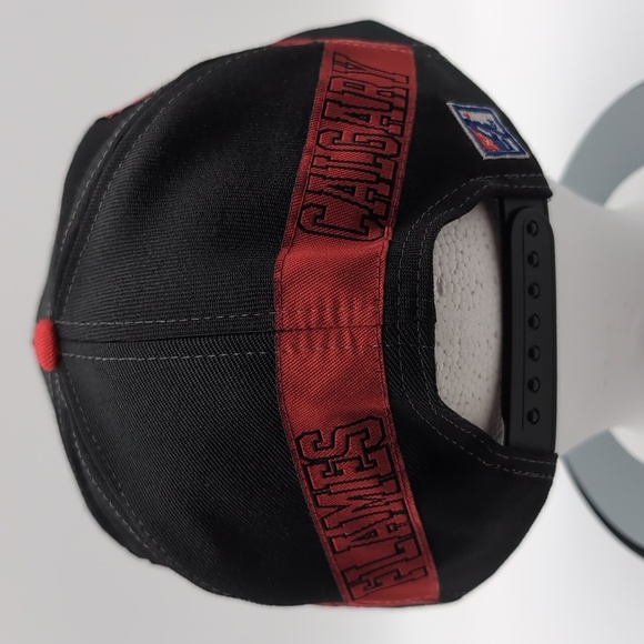 The Game| NWOT Vintage NHL Calgary Flames Black Sports Cap Snap Back Green Brim - Picture 6 of 11